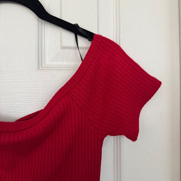 EUC Forever 21 Blouse Short Sleeve V Neck Ribbed Tee, Faux Buttons, Red, L - Picture 14 of 16